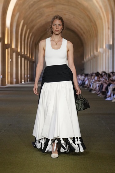 الريف الفرنسي بلمسات معاصرة في مجموعة Jacquemus ربيع 2026